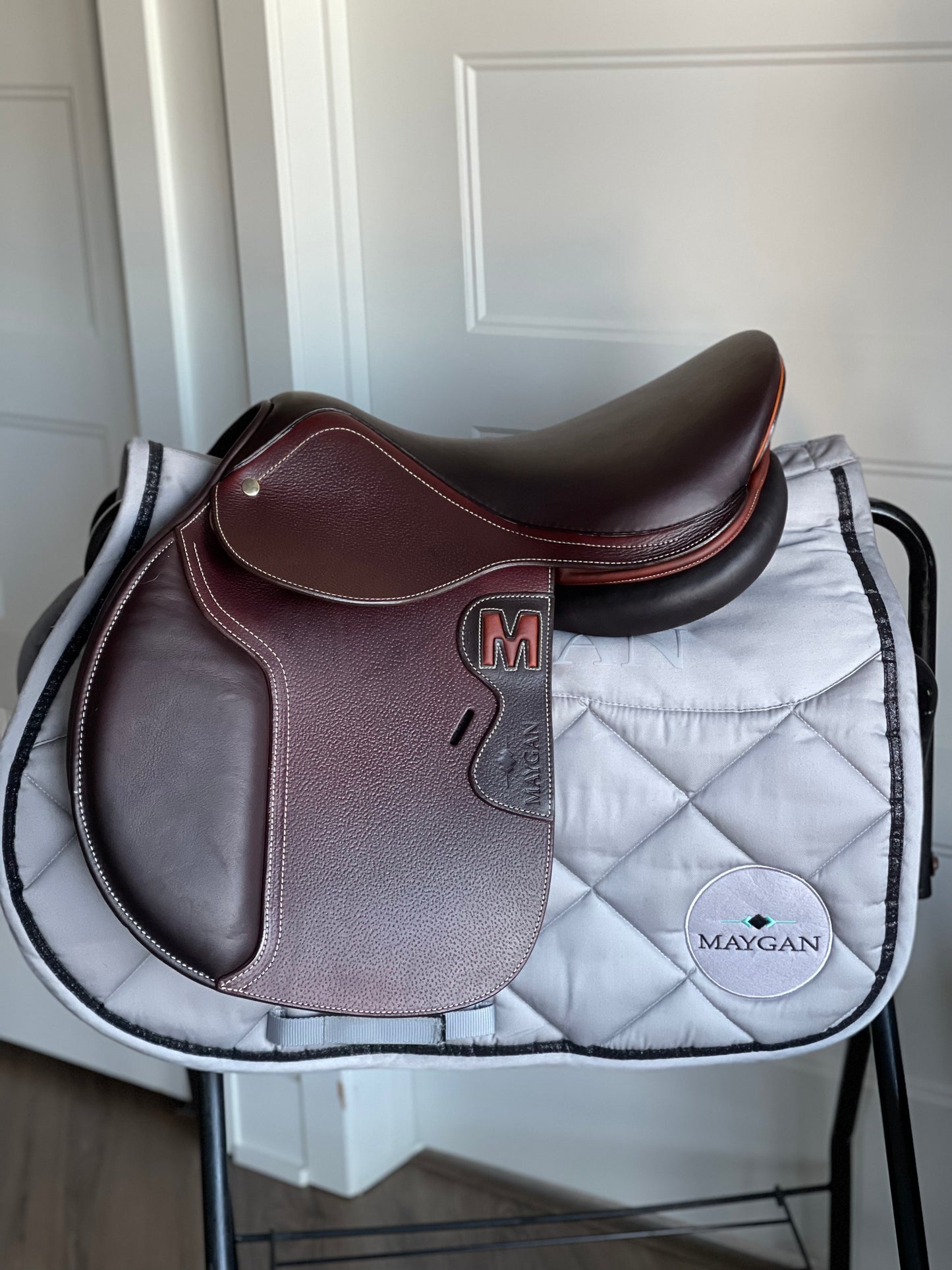 MAYGAN grained obstacle saddle
