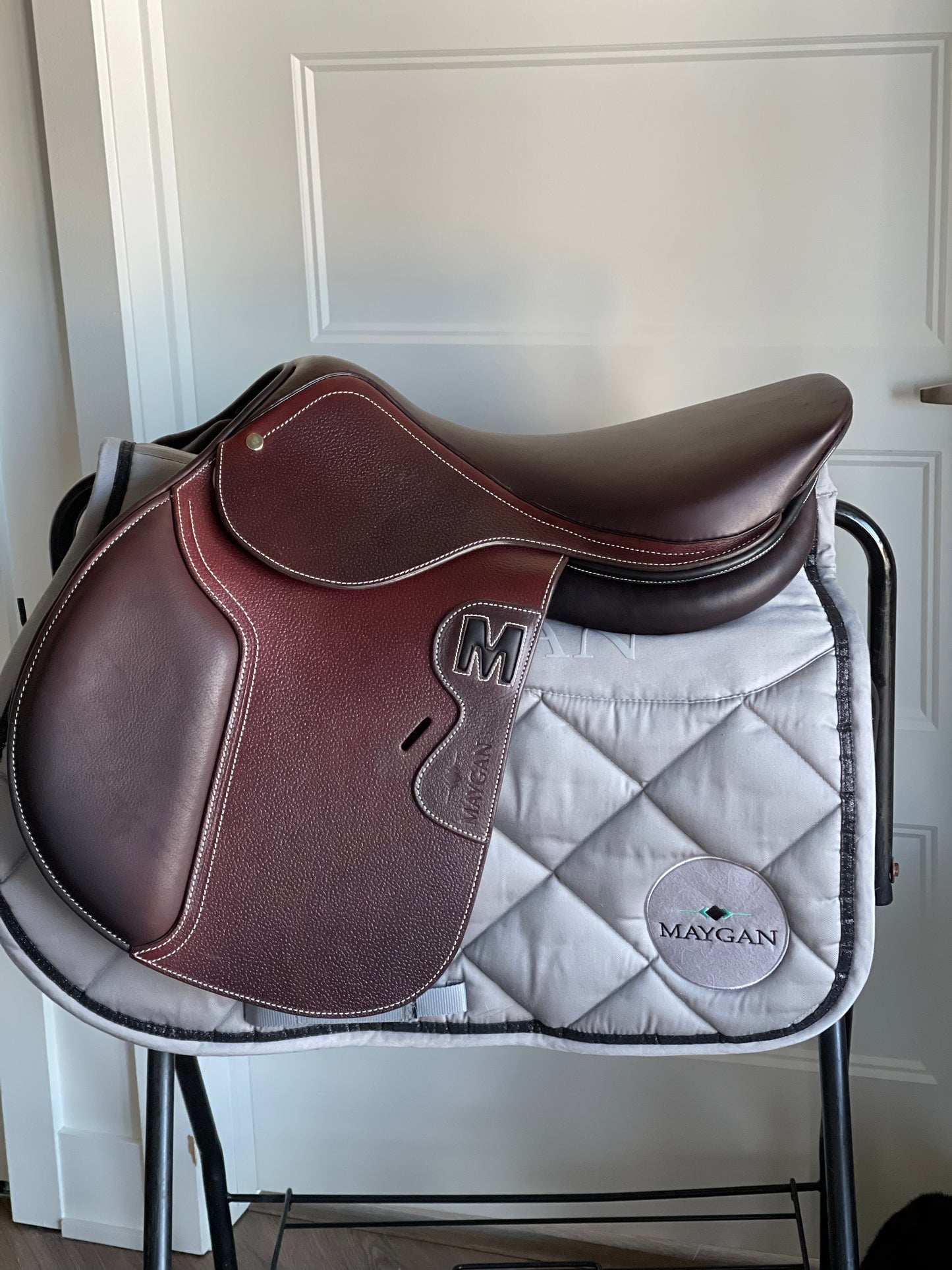 MAYGAN grained obstacle saddle