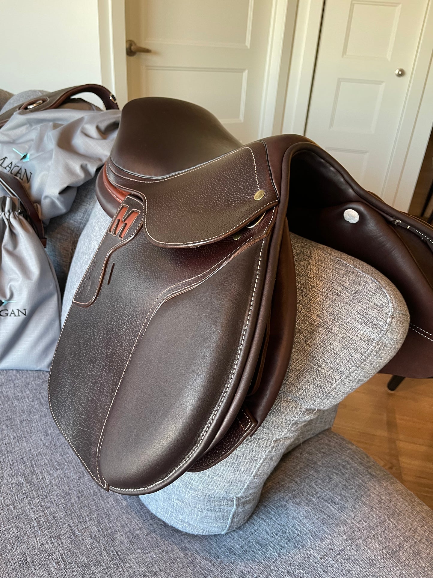 MAYGAN grained obstacle saddle