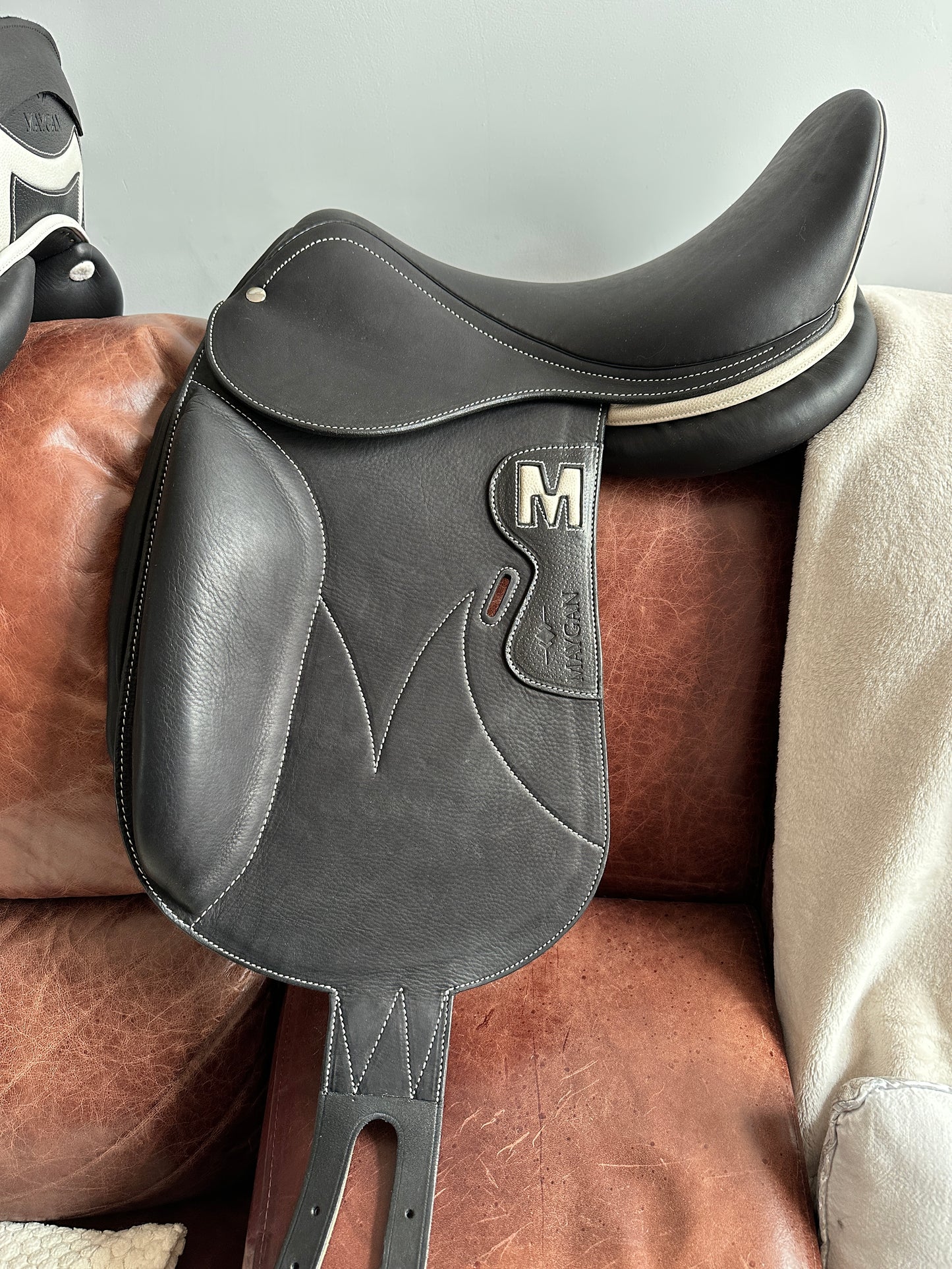 MAYGAN single flap dressage saddle