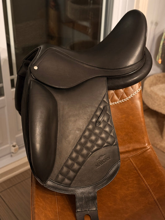 Selle de dressage mono quartier MAYGAN