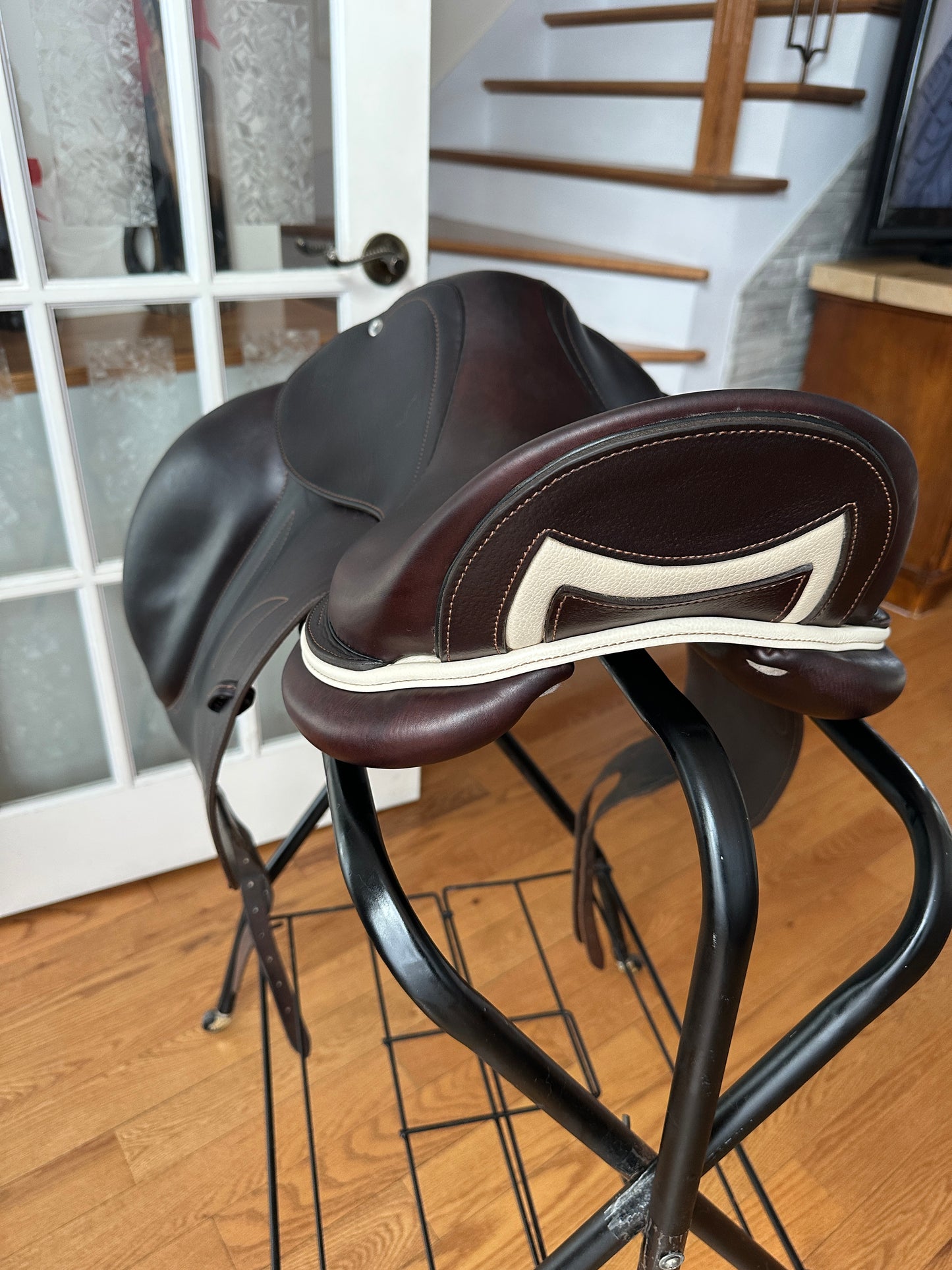 Use Saddle MAYGAN 17,5" dressage