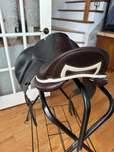 Charger l&#39;image dans la galerie, Use Saddle MAYGAN 17,5&quot; dressage
