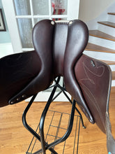 Charger l&#39;image dans la galerie, Use Saddle MAYGAN 17,5&quot; dressage
