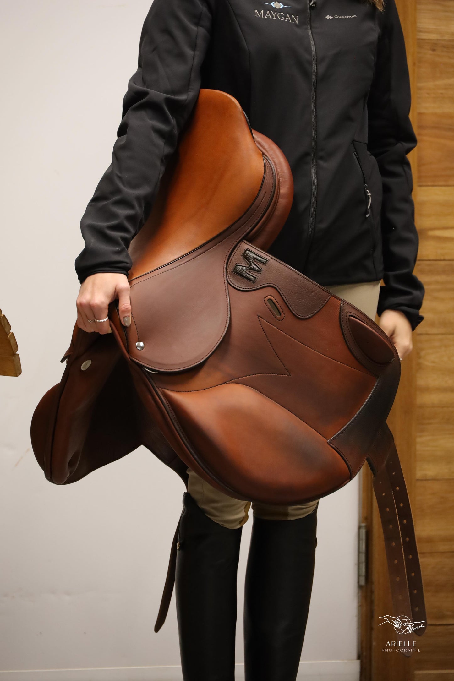 MAYGAN mono flap jumping saddle