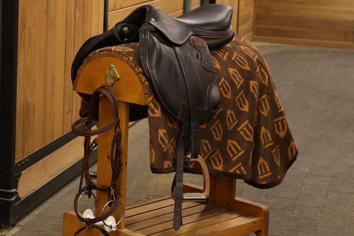MAYGAN mono flap jumping saddle