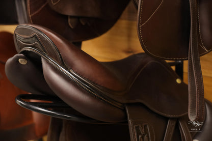 MAYGAN grained obstacle saddle