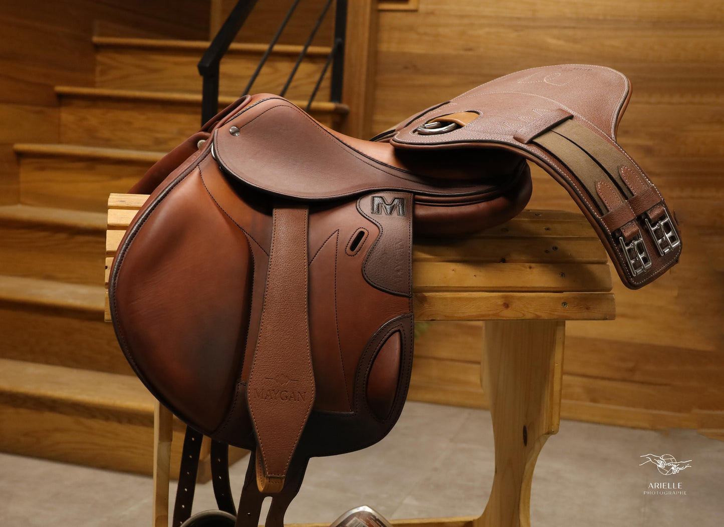 MAYGAN mono flap jumping saddle